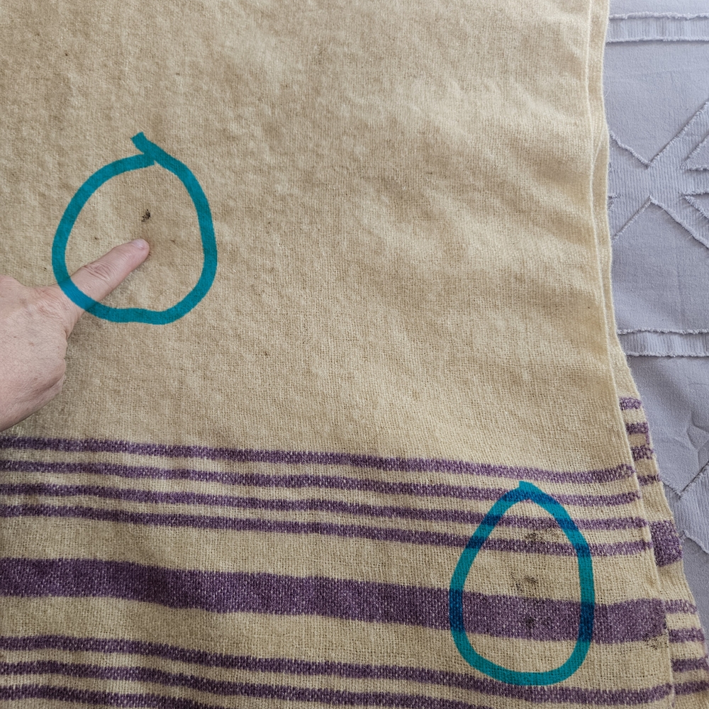 🌟Vintage🌟 Wool Cream & Purple trim 75" L x 68" W. Fits a double bed. - Picture 4 of 5